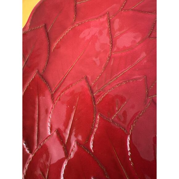 Red Ceramic Leaf Detail Plate Decorative Serving Homeware Made in Italy - Picture 2 of 9